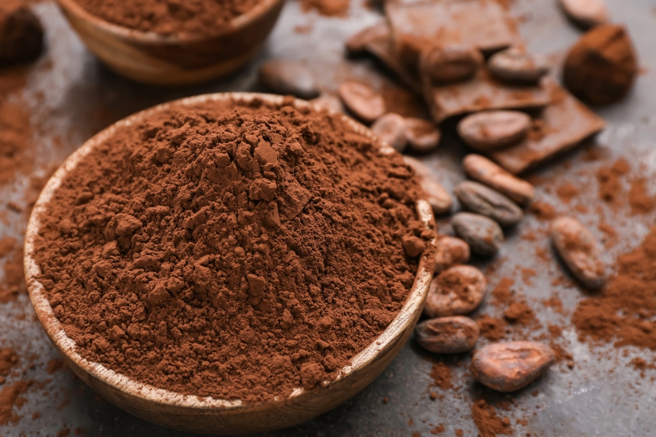 211510225-bowl-with-cocoa-powder-on-black-background-transformed